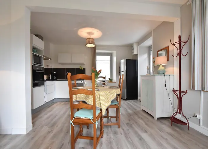 In Near Normandy Coast בית נופש